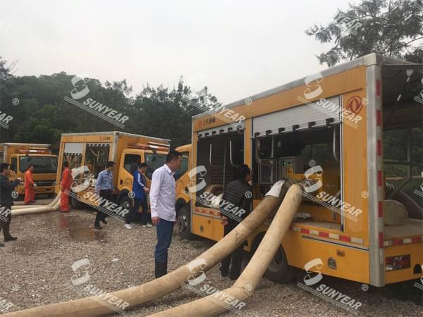 三業(yè)科技6臺(tái)移動(dòng)泵車(chē)在深圳三防辦的演練